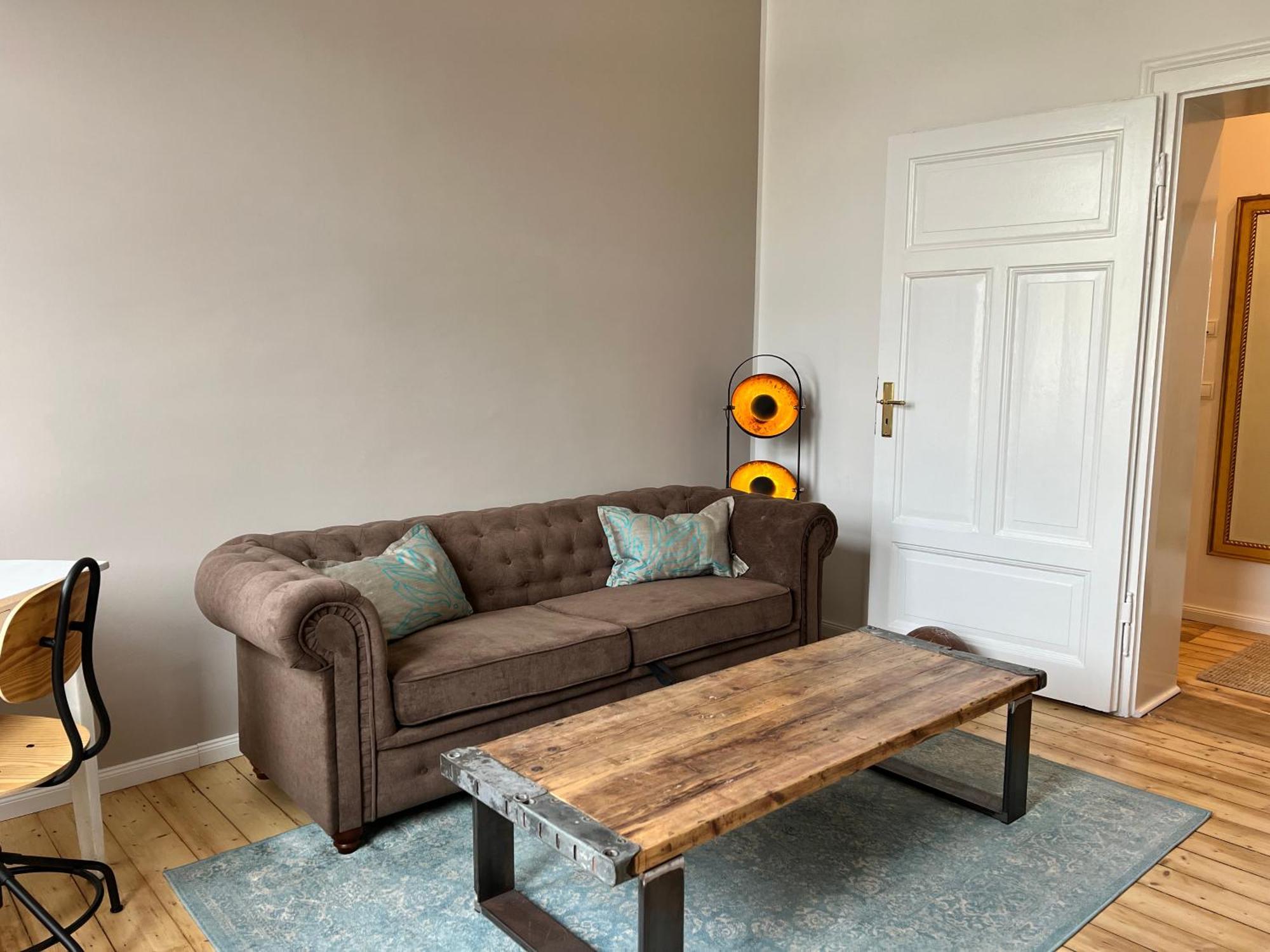 2 Zi Whg Zentral, Altbau, Renoviert 4p Apartment *
