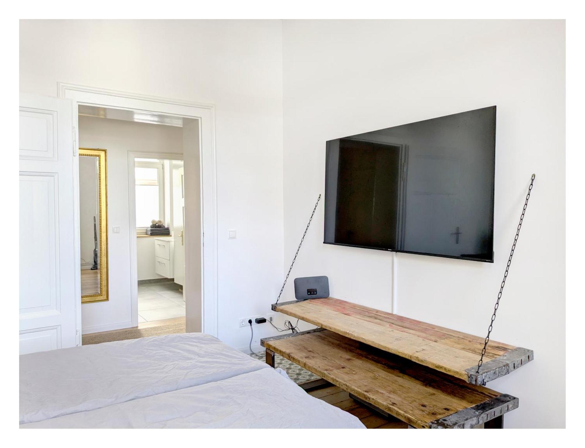 2 Zi Whg Zentral, Altbau, Renoviert 4p Apartment